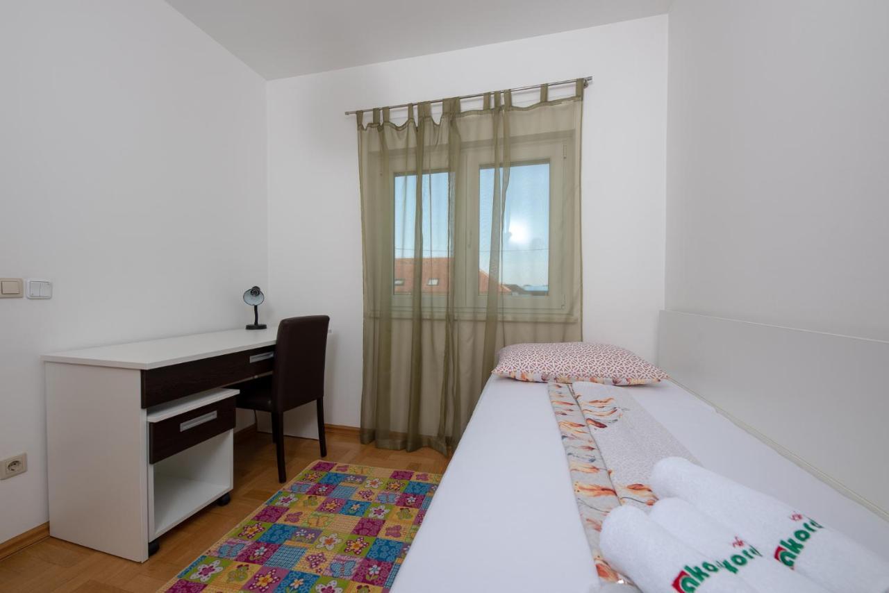 Apartmani Spoljar Zupanja Exterior foto