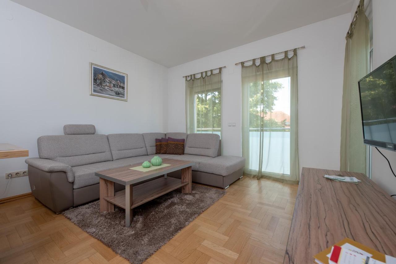 Apartmani Spoljar Zupanja Exterior foto